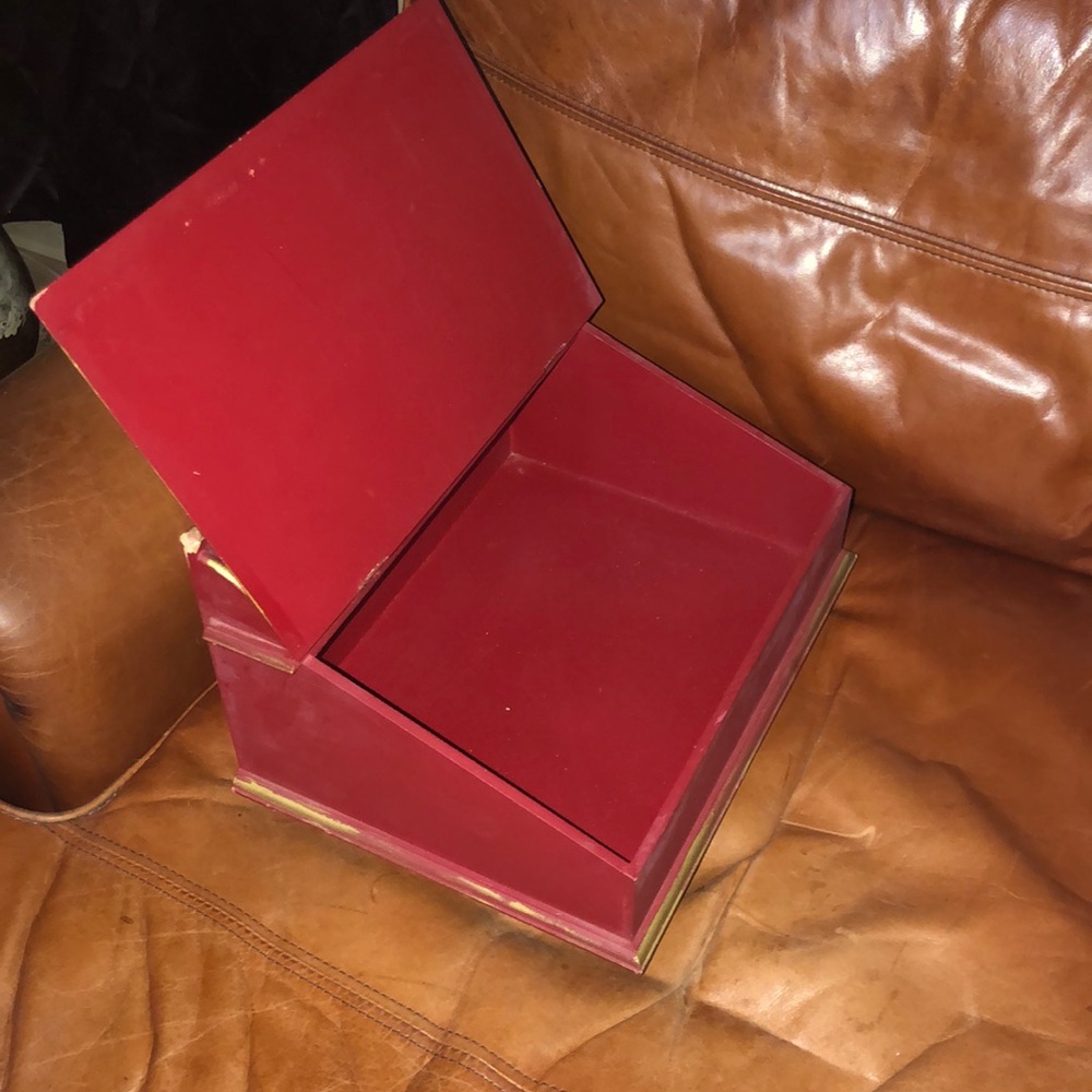 Great little red letter holder - Picture 4 of 4